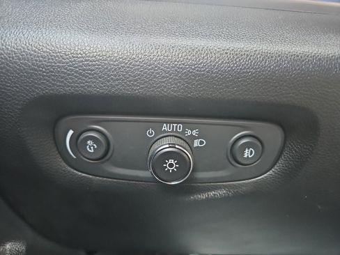 Used 2020 Chevrolet Traverse LT image 17