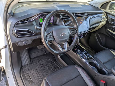 Used 2023 Chevrolet Bolt EUV LT w/ Convenience Package image 12