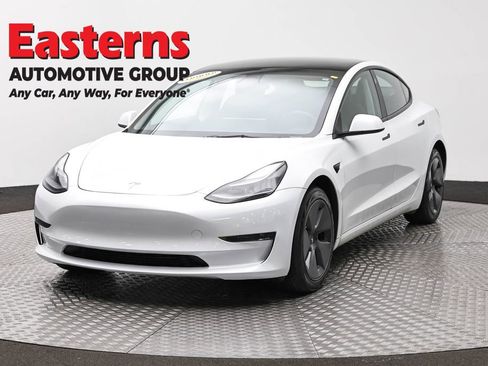 Used 2023 Tesla Model 3 Standard Range image 1