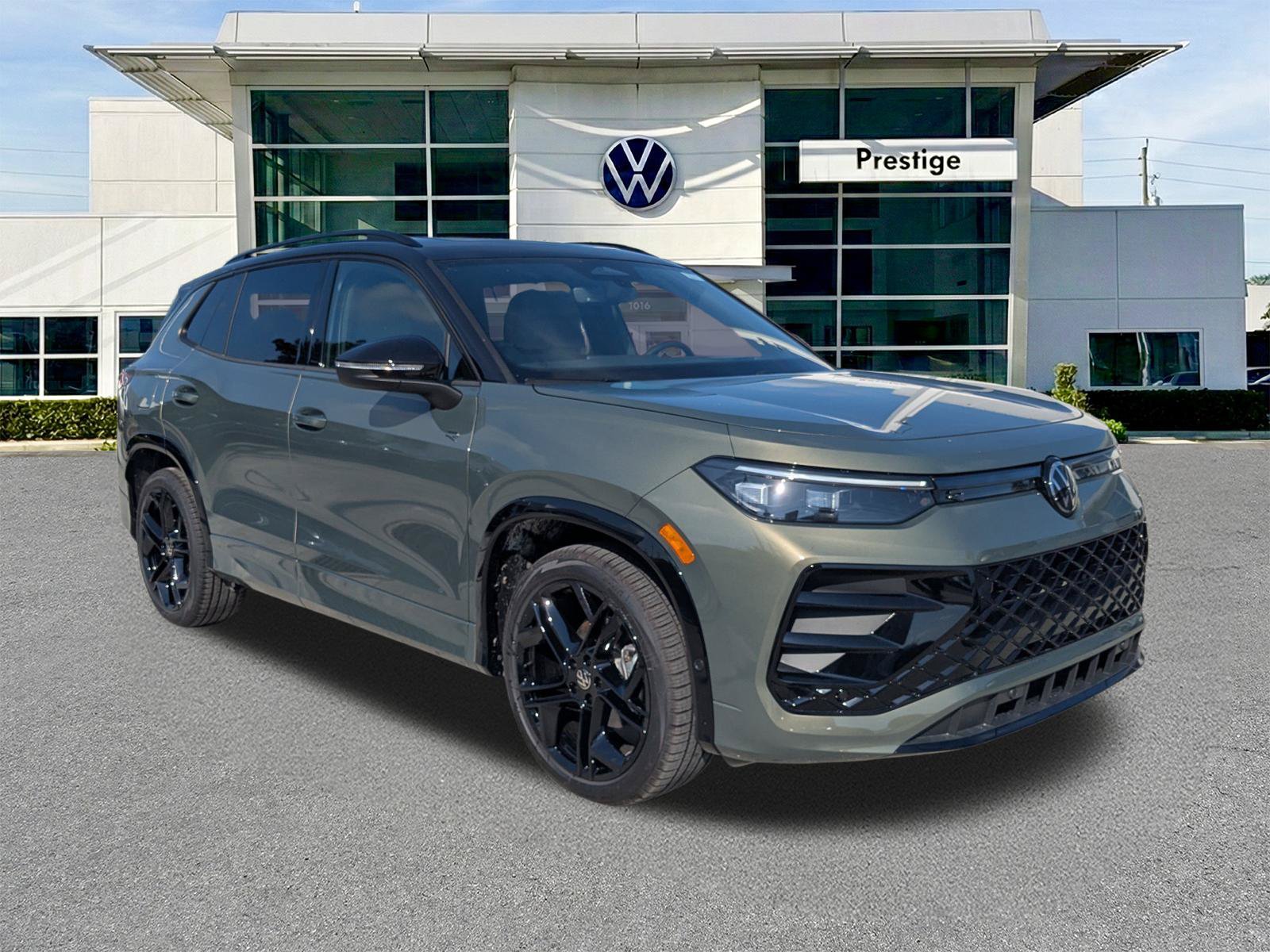 New 2026 Volkswagen Tiguan SE R-Line FWD image 1