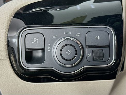 Used 2022 Mercedes-Benz A 220 4MATIC image 10