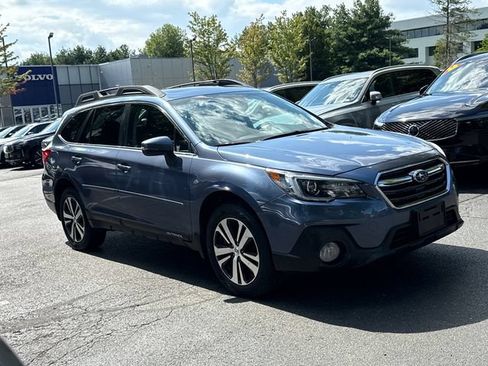 Used 2018 Subaru Outback 3.6R Limited AWD/4WD image 3