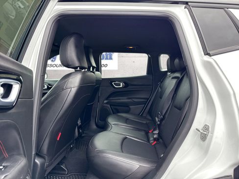 Used 2025 Jeep Compass Trailhawk AWD/4WD image 9