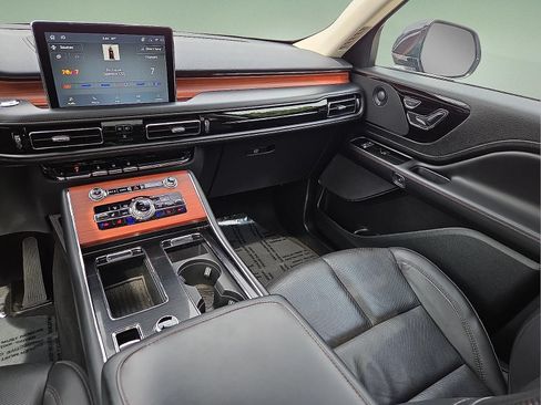 Used 2023 Lincoln Aviator Reserve w/ Elements Package Plus AWD/4WD image 13