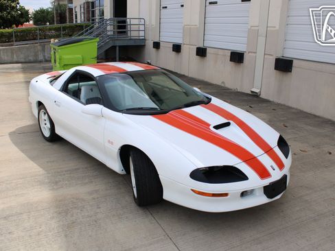 Used 1997 Chevrolet Camaro SS w/ Preferred Equipment Group 2 RWD image 17