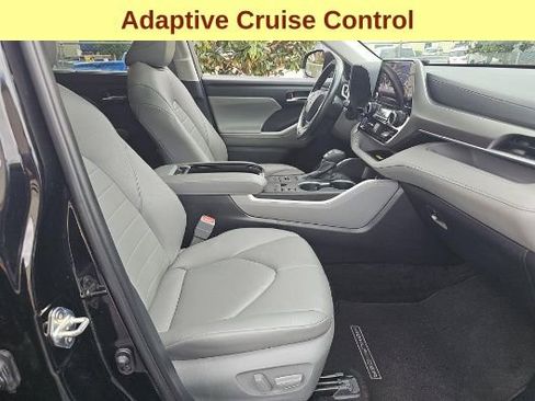 Used 2024 Toyota Highlander XLE image 10
