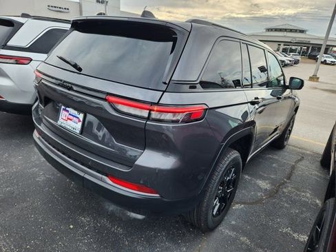 New 2026 Jeep Grand Cherokee Altitude AWD/4WD image 4