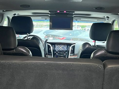 Used 2019 Cadillac Escalade ESV Luxury AWD/4WD image 24