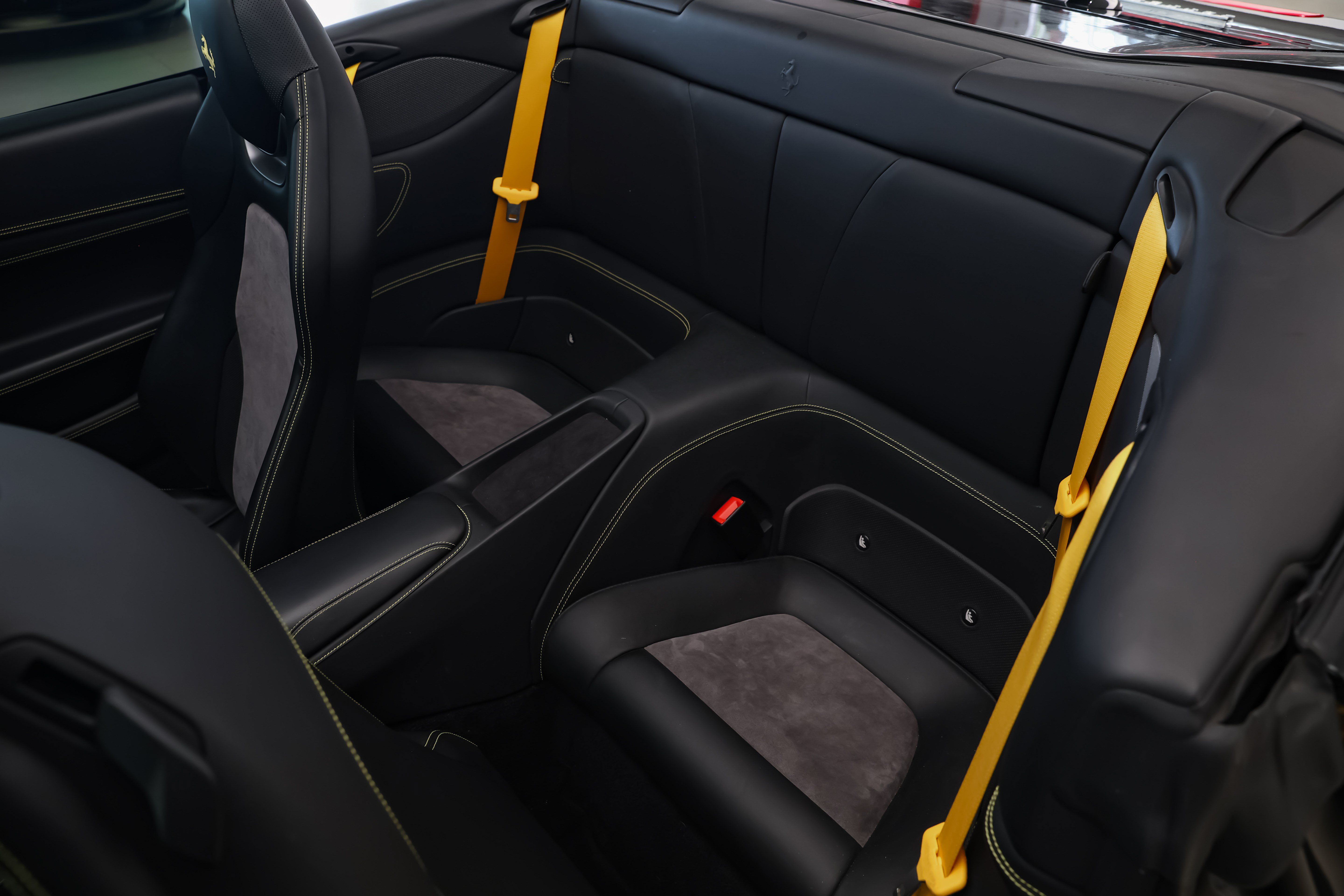 Used 2019 Ferrari Portofino RWD image 34