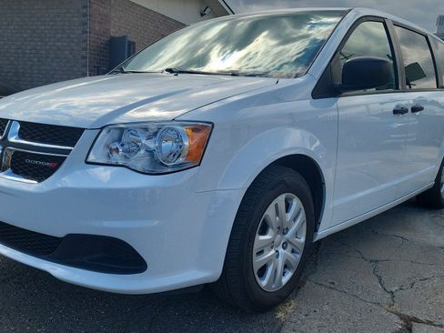 Used 2019 Dodge Grand Caravan SE FWD image 5