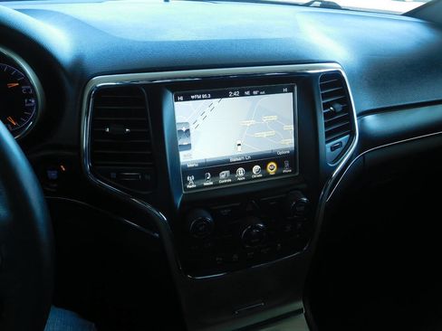 Used 2017 Jeep Grand Cherokee Limited image 17