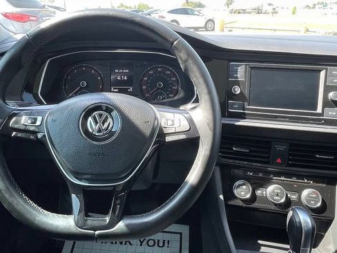 Used 2019 Volkswagen Jetta SE w/ Cold Weather Package FWD image 15