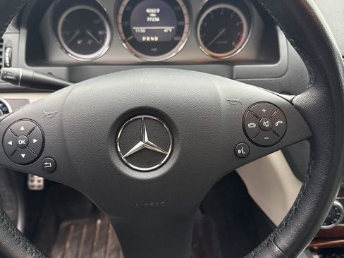 Used 2009 Mercedes-Benz C 300 Sedan image 4