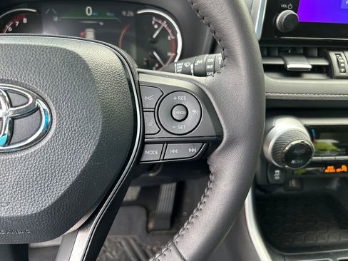 Used 2025 Toyota RAV4 XLE Premium image 23