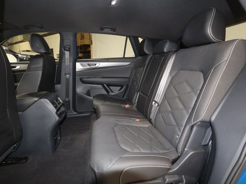 Used 2025 Volkswagen Atlas Cross Sport SE image 22