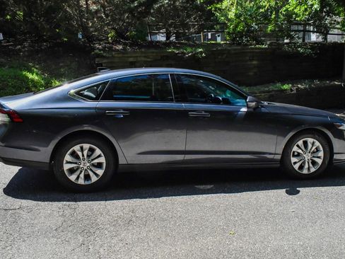 Used 2023 Honda Accord EX image 7
