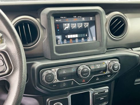 Used 2023 Jeep Gladiator Sport AWD/4WD image 15
