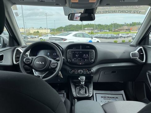 Certified 2025 Kia Soul LX w/ LX Technology Package FWD image 10