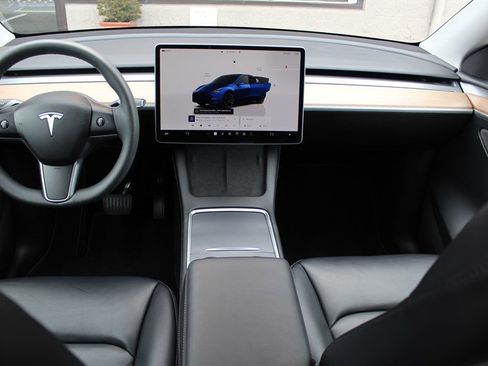 Used 2023 Tesla Model Y Long Range image 23