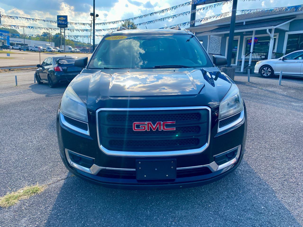 Used 2016 GMC Acadia SLE FWD image 2