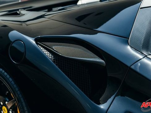 Used 2022 Ferrari F8 Tributo image 33