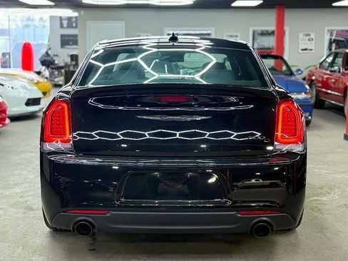 Used 2023 Chrysler 300 C image 7