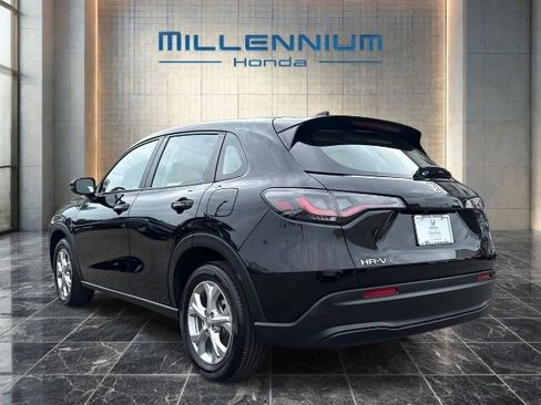Used 2023 Honda HR-V LX image 2