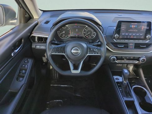 Certified 2024 Nissan Altima 2.5 SV FWD image 11