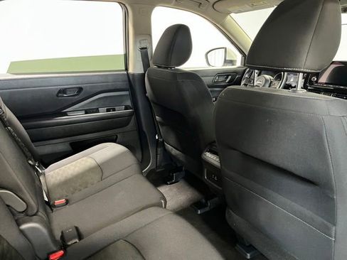 Used 2024 Nissan Pathfinder SV FWD image 15