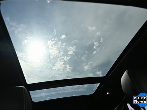 Used 2023 Land Rover Range Rover Velar R-Dynamic S image 6