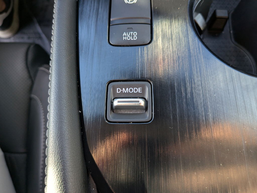 Used 2025 Nissan Rogue Platinum FWD image 28