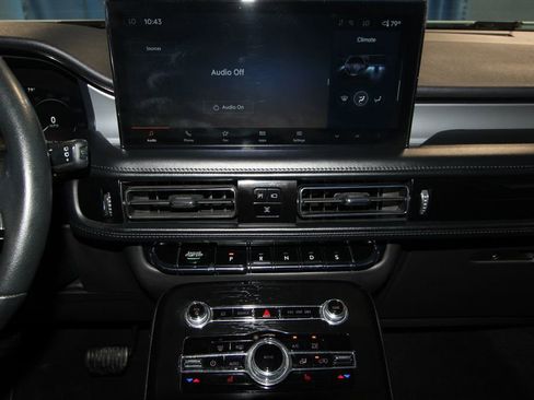 Used 2023 Lincoln Nautilus FWD image 17