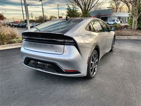 New 2025 Toyota Prius Plug-In Hybrid image 8