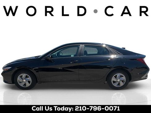 Certified 2025 Hyundai Elantra SE FWD image 6