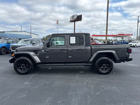 Used 2021 Jeep Gladiator Sport image 4