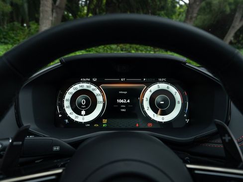 Used 2025 Aston Martin DBX 707 image 12