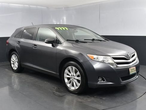 Used 2014 Toyota Venza LE FWD image 2