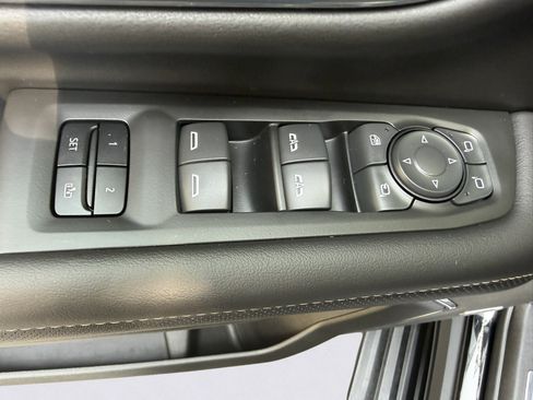 Used 2022 GMC Yukon SLT w/ SLT Luxury Package AWD/4WD image 20