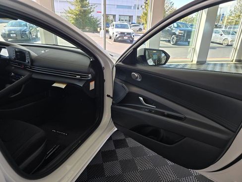 New 2026 Hyundai Elantra Hybrid FWD image 40