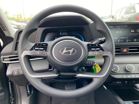 New 2026 Hyundai Elantra SE FWD image 11