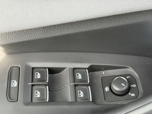 New 2026 Volkswagen Jetta SE image 17