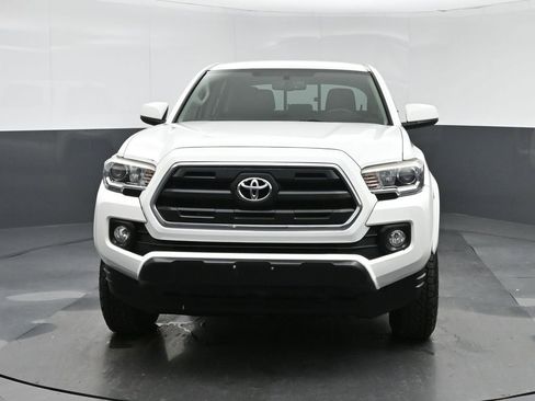 Used 2017 Toyota Tacoma SR5 w/ Tow Package image 2