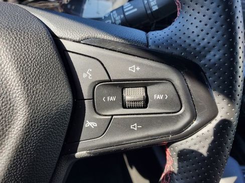 Certified 2024 Chevrolet Trax RS image 22