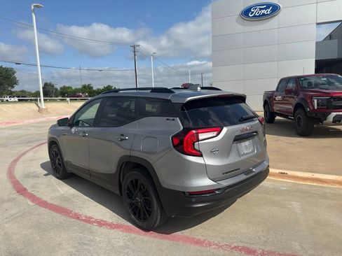 Used 2024 GMC Terrain SLE w/ Driver Convenience Package FWD image 7