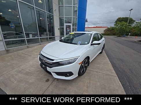 Used 2018 Honda Civic Touring image 7