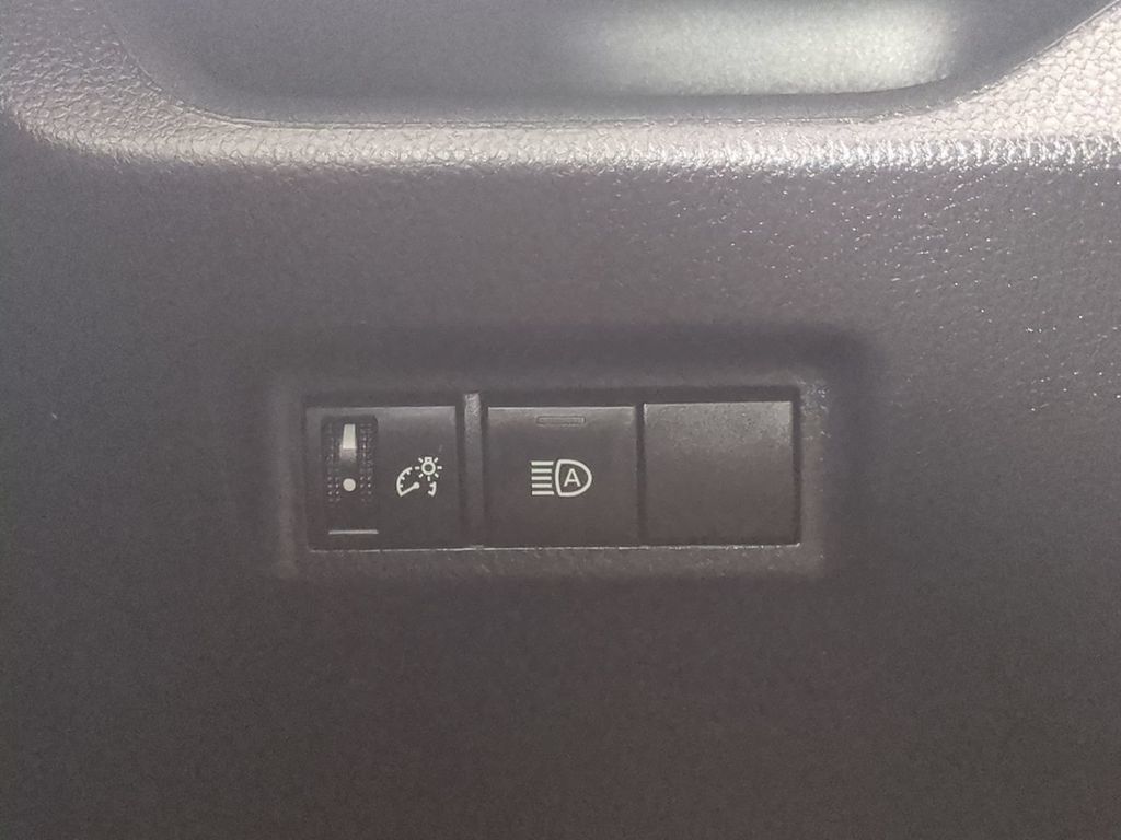 Used 2021 Toyota RAV4 LE FWD image 25