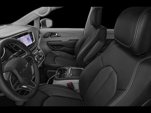 Used 2024 Chrysler Pacifica Touring-L FWD image 26