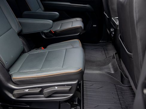 Used 2025 GMC Yukon AT4 w/ AT4 Premium Plus Package image 36