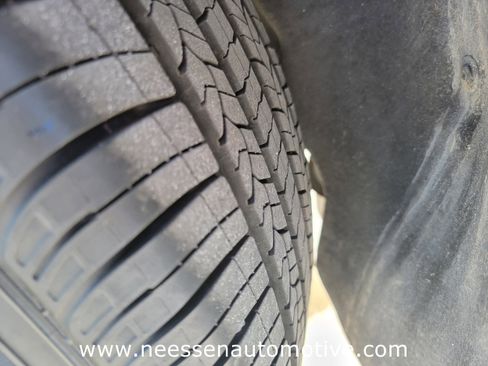 Used 2023 Buick Enclave Essence image 33