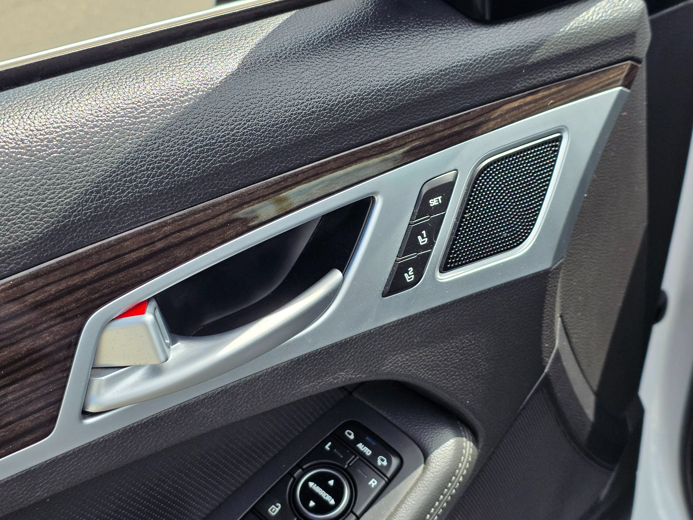 Used 2018 Genesis G80 3.8 RWD image 23